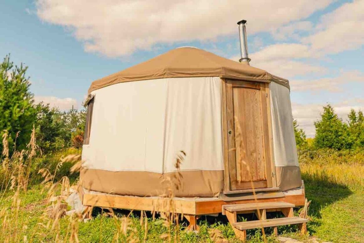 Private yurt on 100 acres Ottawa