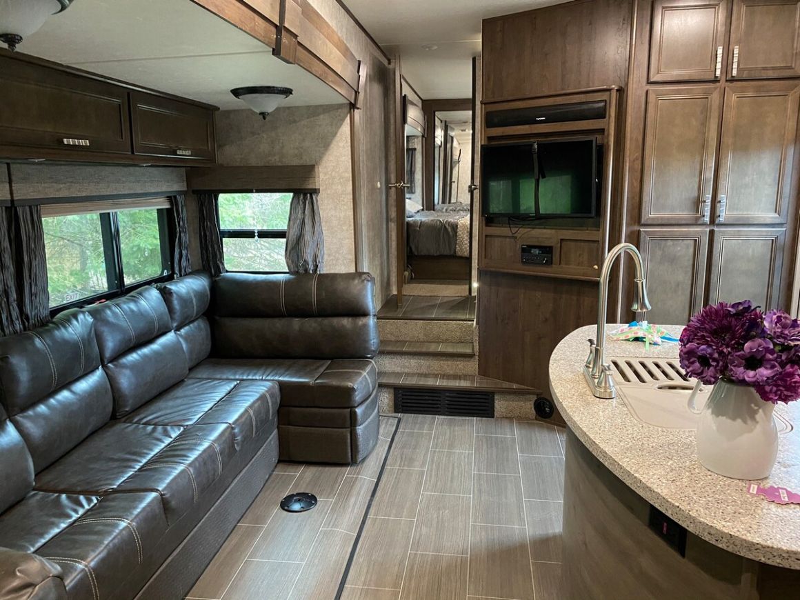 RV glam camping Ottawa