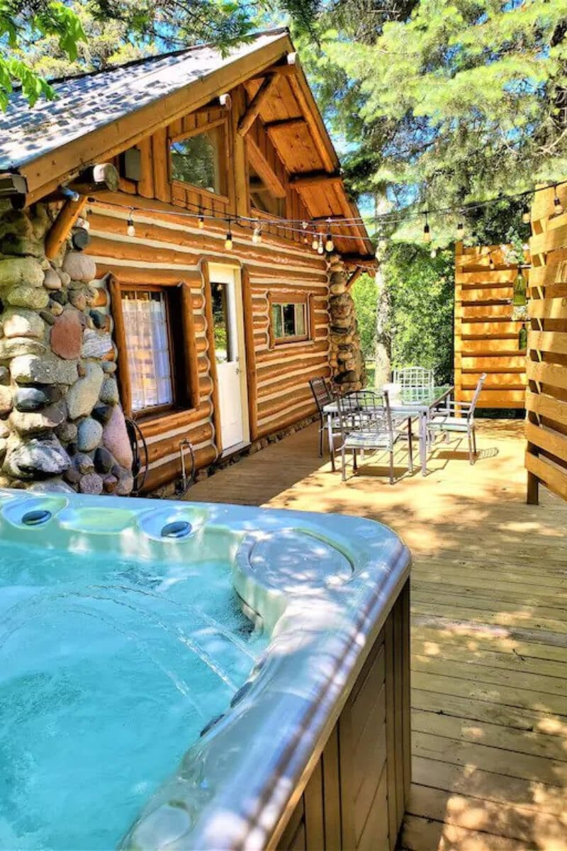 Cabin with Hot Tub