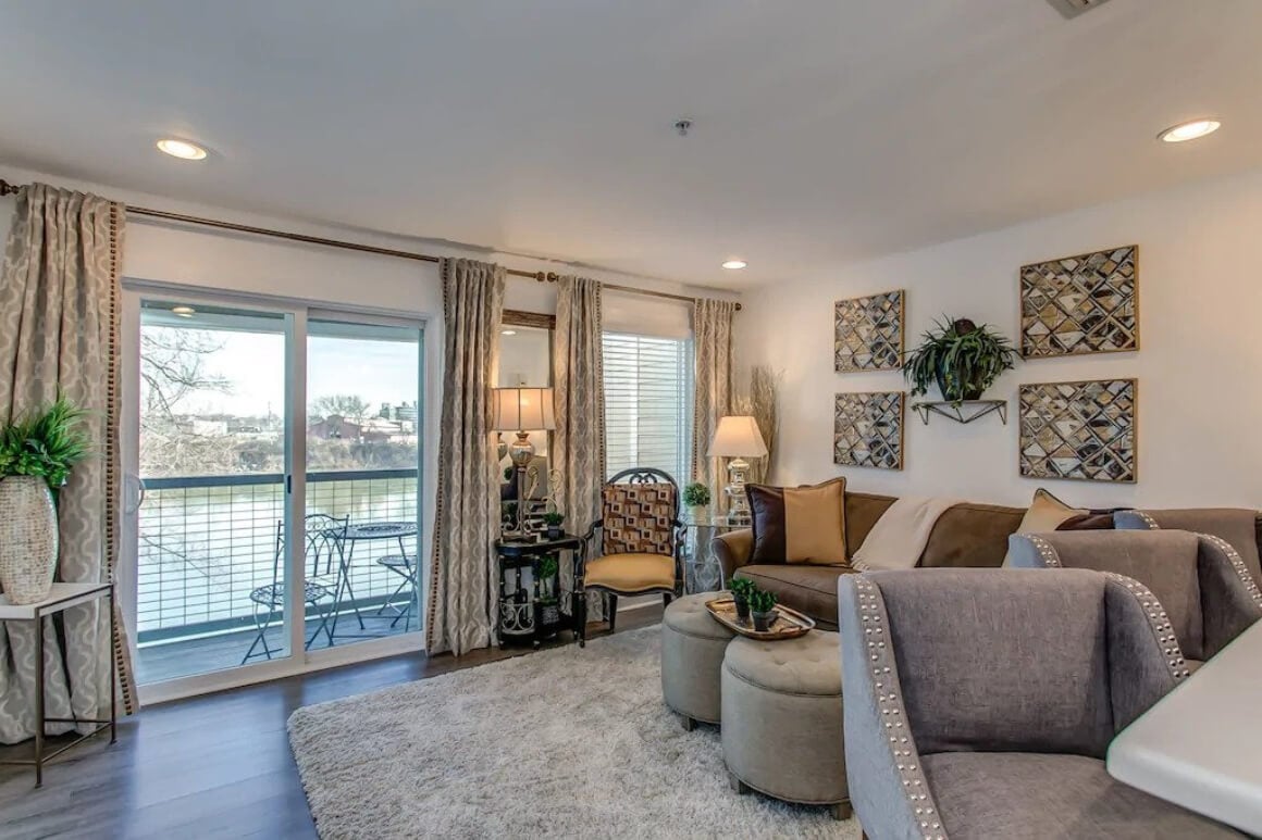 Contemporary Riverside 1 Bed Condo