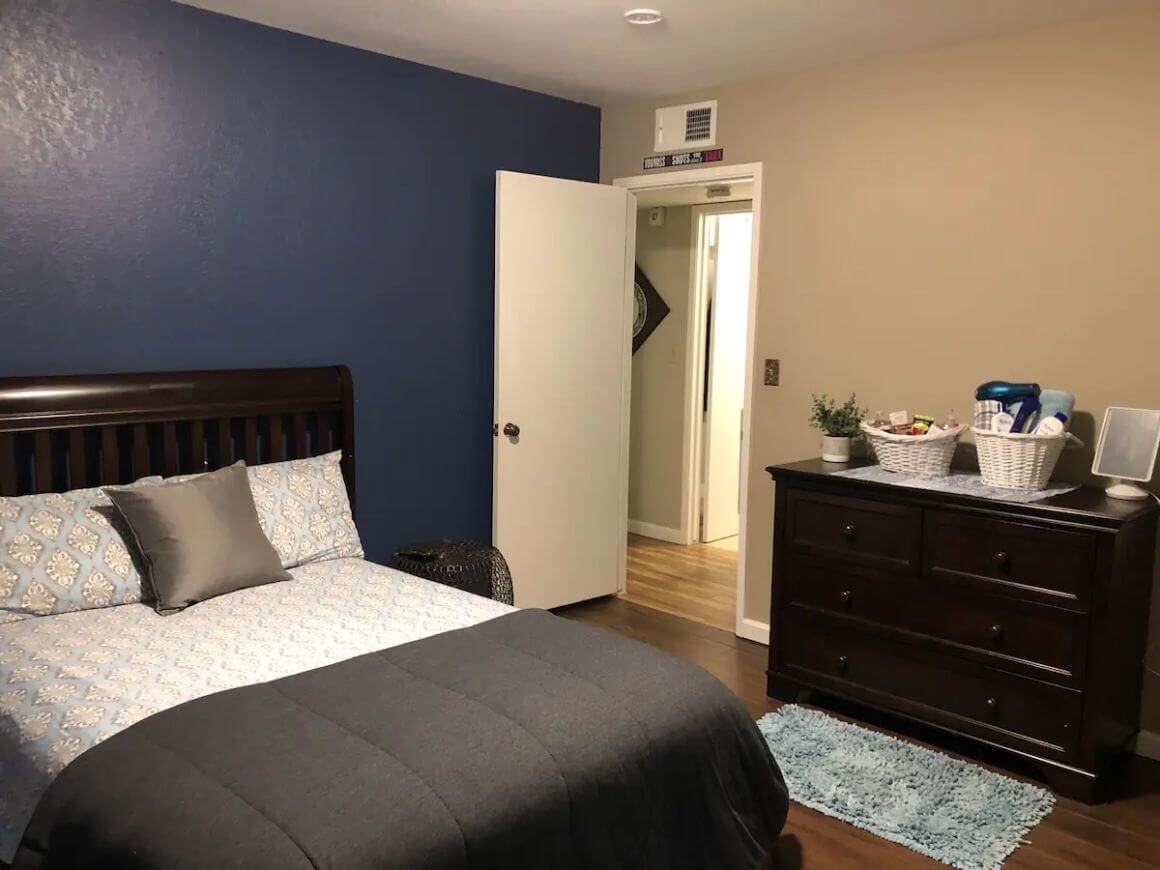 Another Budget Airbnb in Fresno – Private Room Close to Restaurants and Malls