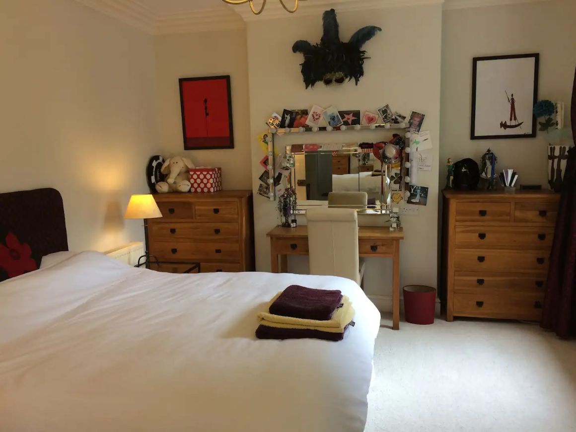 Large En-Suite Bedroom in Lovely Victorian House