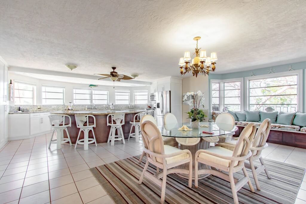 Large Oceanfront House with Pool