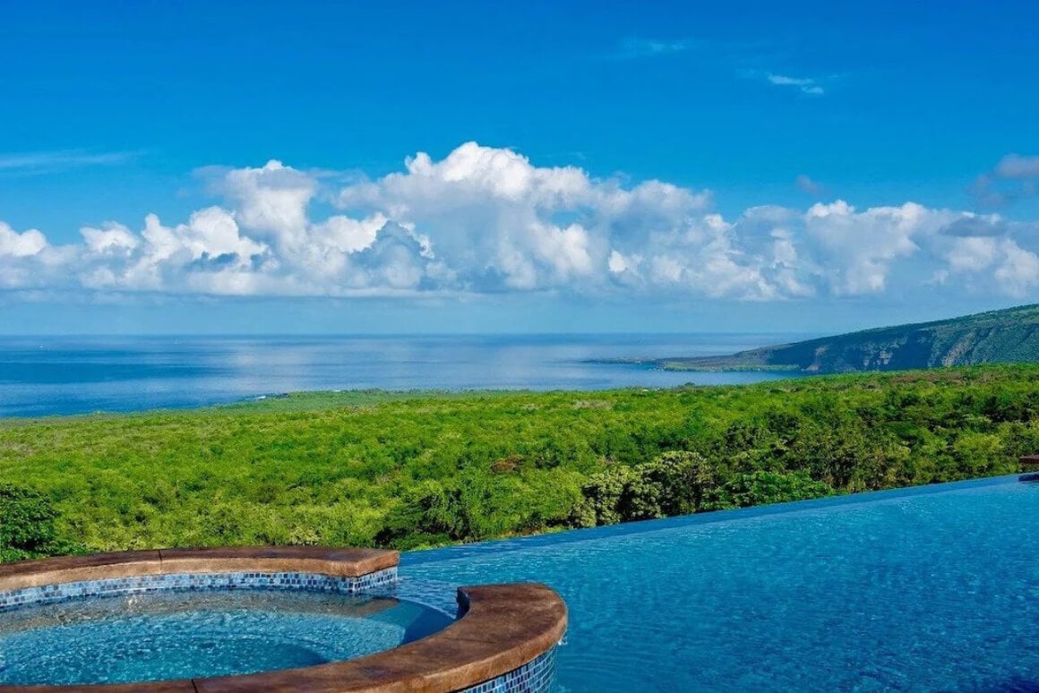 Luxurious Oasis with 180-Degree Ocean Views