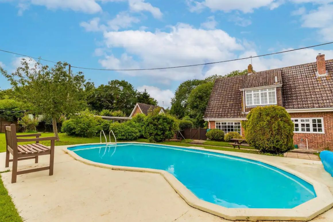 New holiday home on a quiet lane near national park