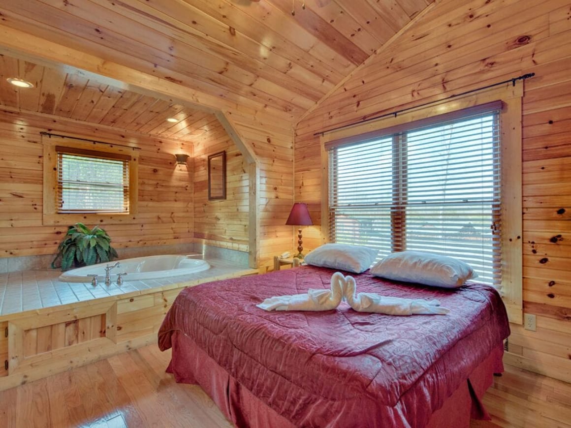 Peaceful Cabin with Hot Tub