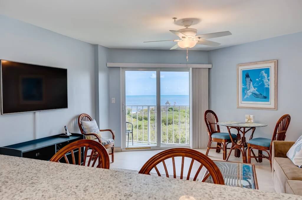 Sea-view Condo with Balcony