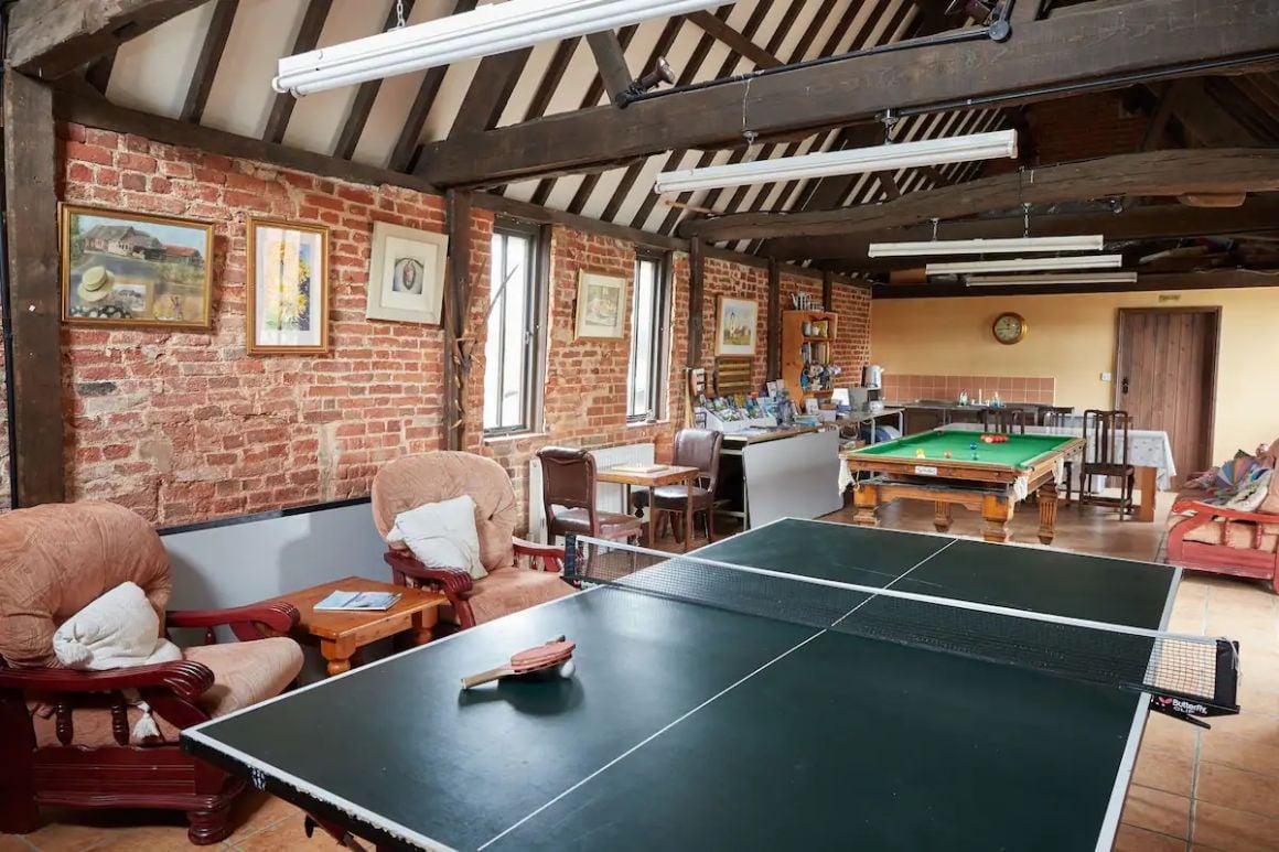 Spacious farmhouse near Norwich with garden and game room