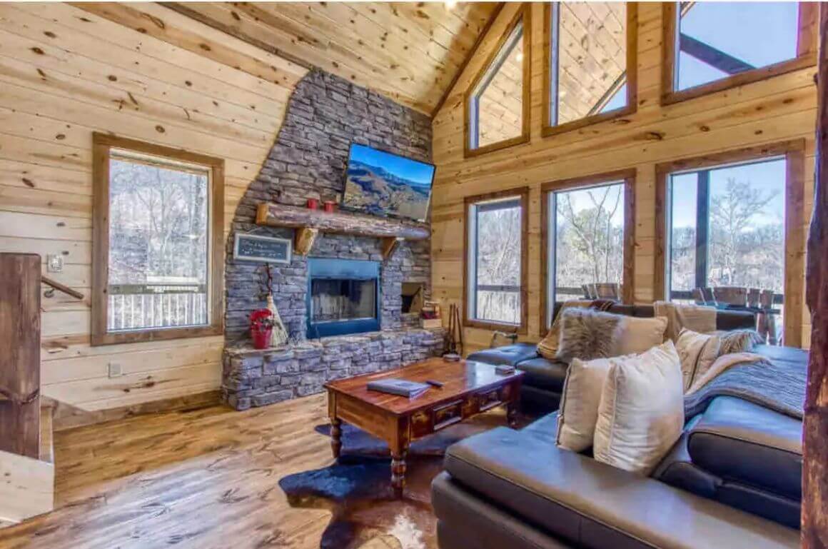 Spectacular Pinecrest Cabin Gatlinburg