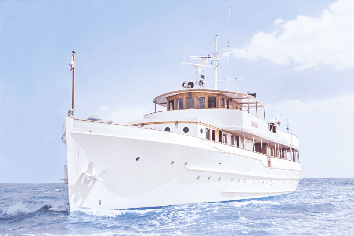 VINTAGE 1926 MOTOR YACHT