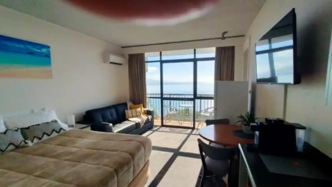 Condo Unit with Ocean Views and Fantastic Location