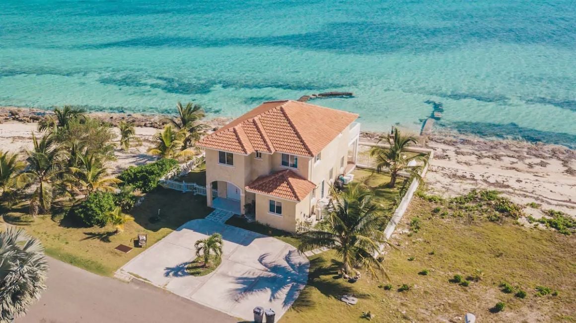 Exquisite 4 Bed Beachhouse on Private Beach Bahamas