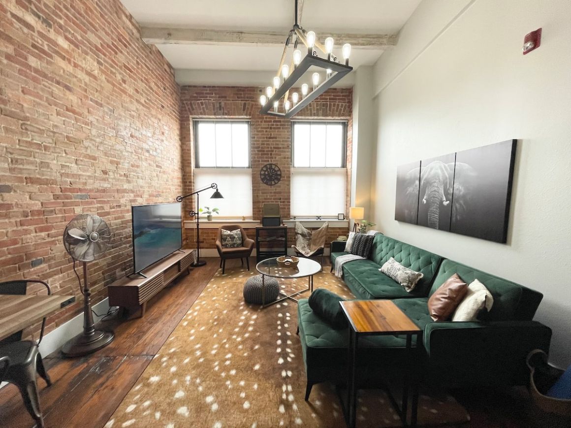 Hip Loft in Heart of Historic District