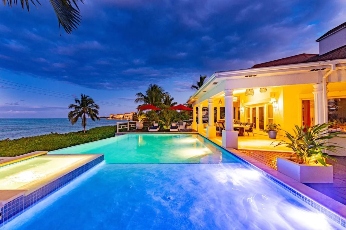 Luxurious 4 Bed Villa with Infinity Pool Bahamas