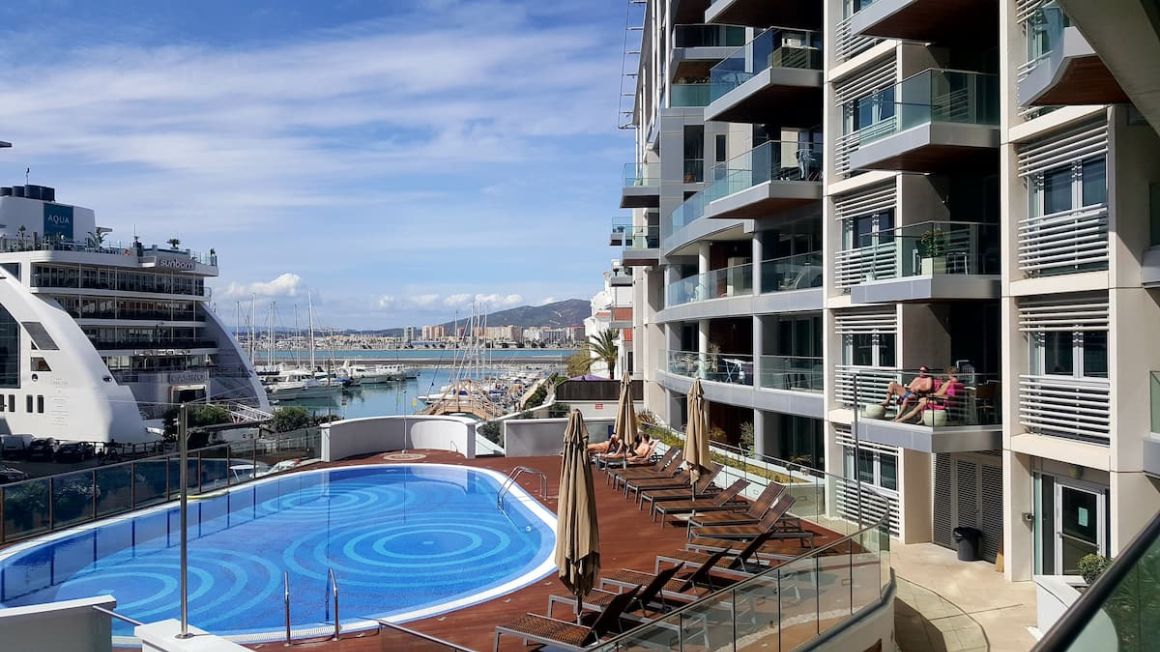 Luxury 1 bedroom apartment in front line marina Gibraltar