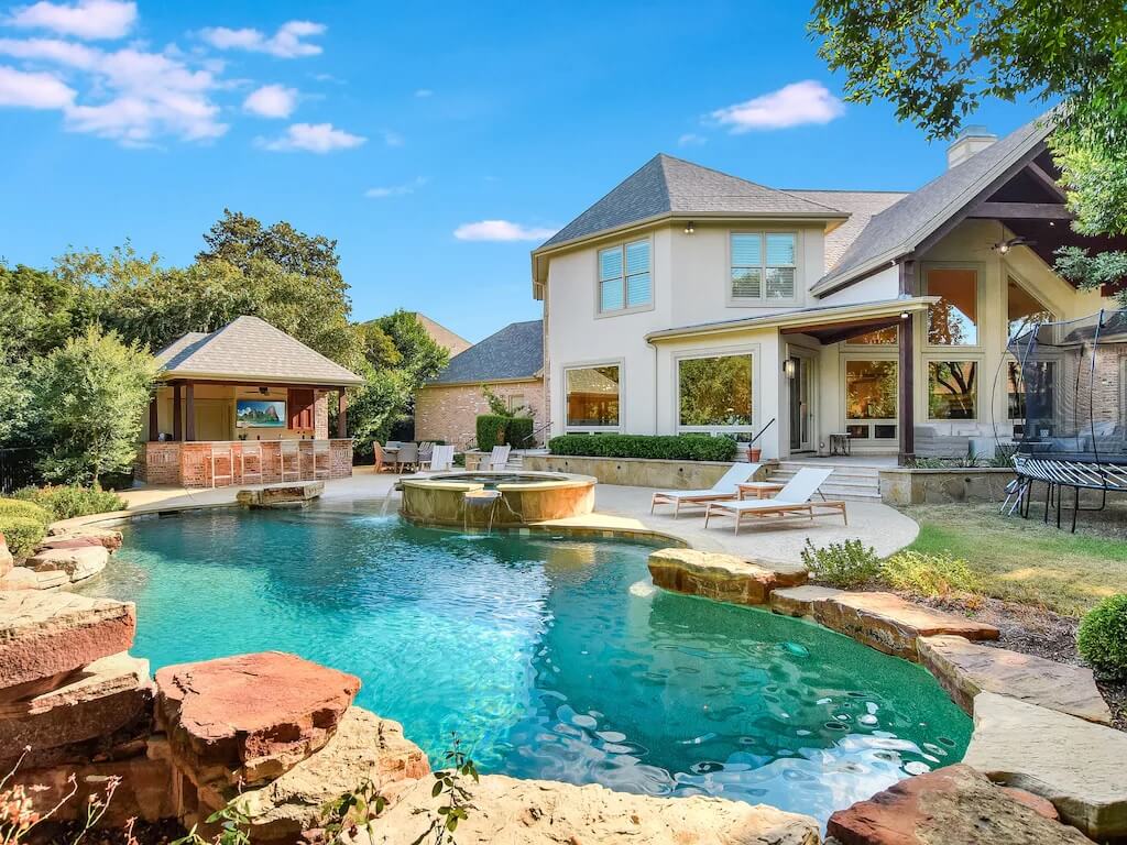 Luxury Home with Pool and Outdoor Kitchen Bar Austin