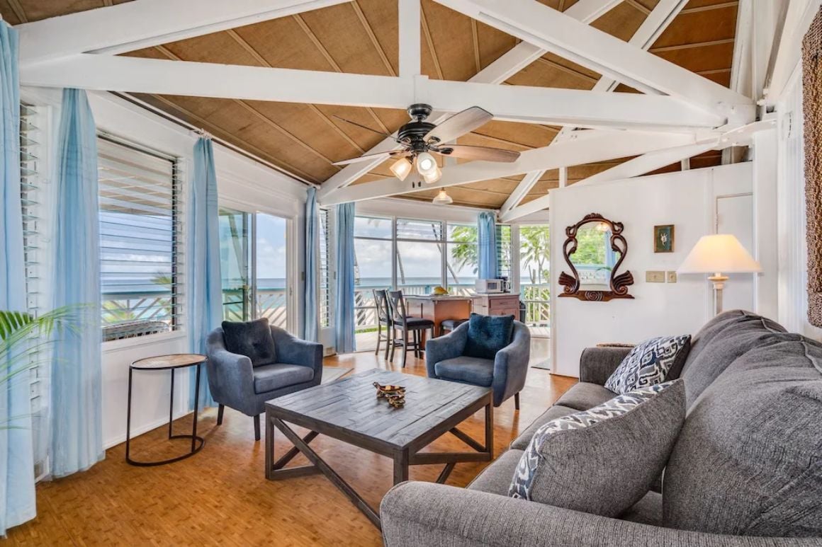 Simple 2 Bed Beachhouse with Large Deck Oahu