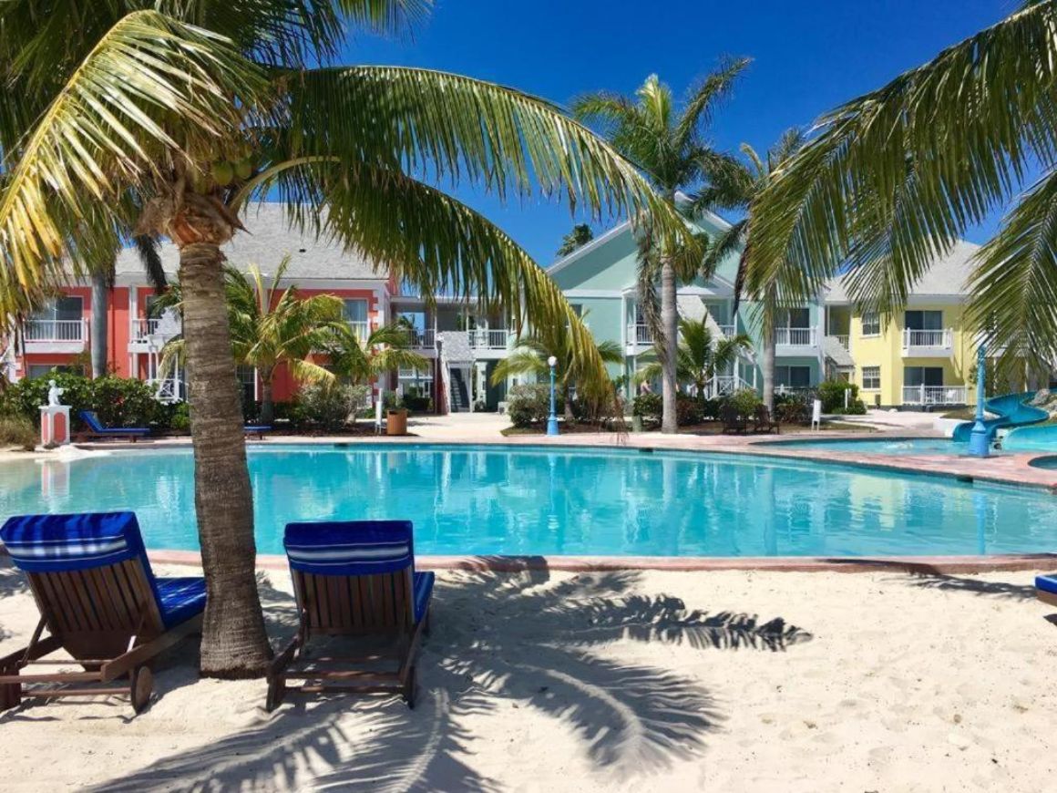 Simple and Stylish 3 Bed Townhome with Pool Bahamas