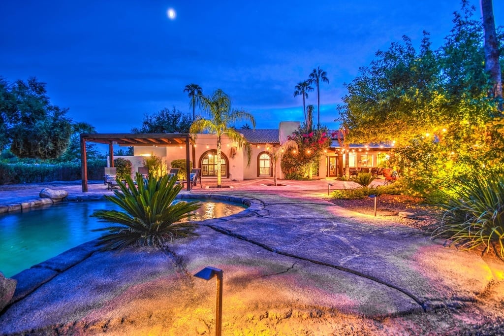 Spacious 5 Bed Desert Estate with Waterslide Phoenix