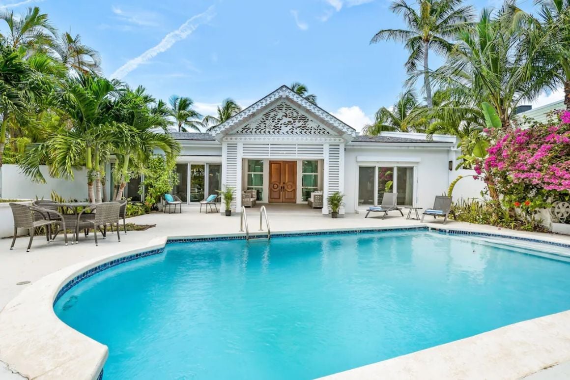 Stunning Single-Storey 4 Bed Villa Bahamas