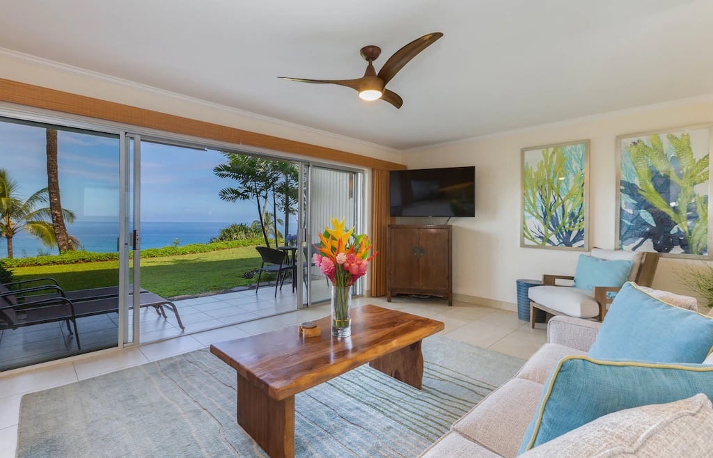 Traditional 1 Bed Home on the Ocean Kauai