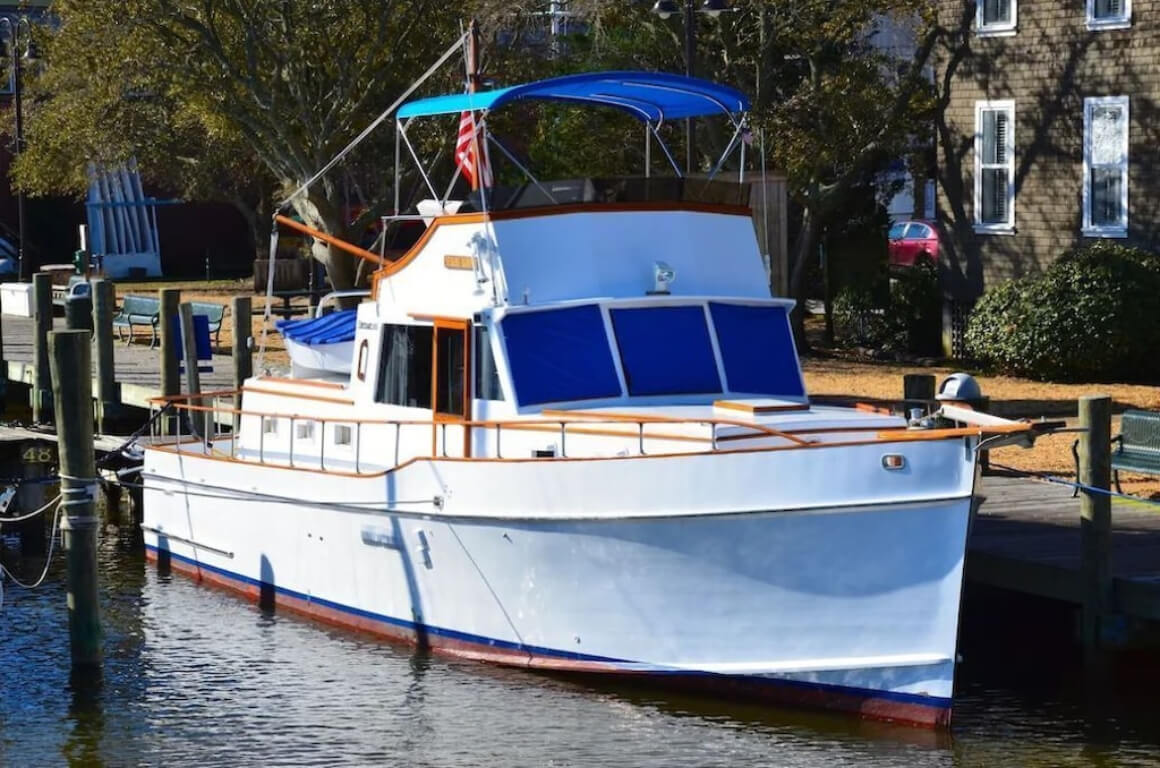 Vintage Yacht in Manteo Marina