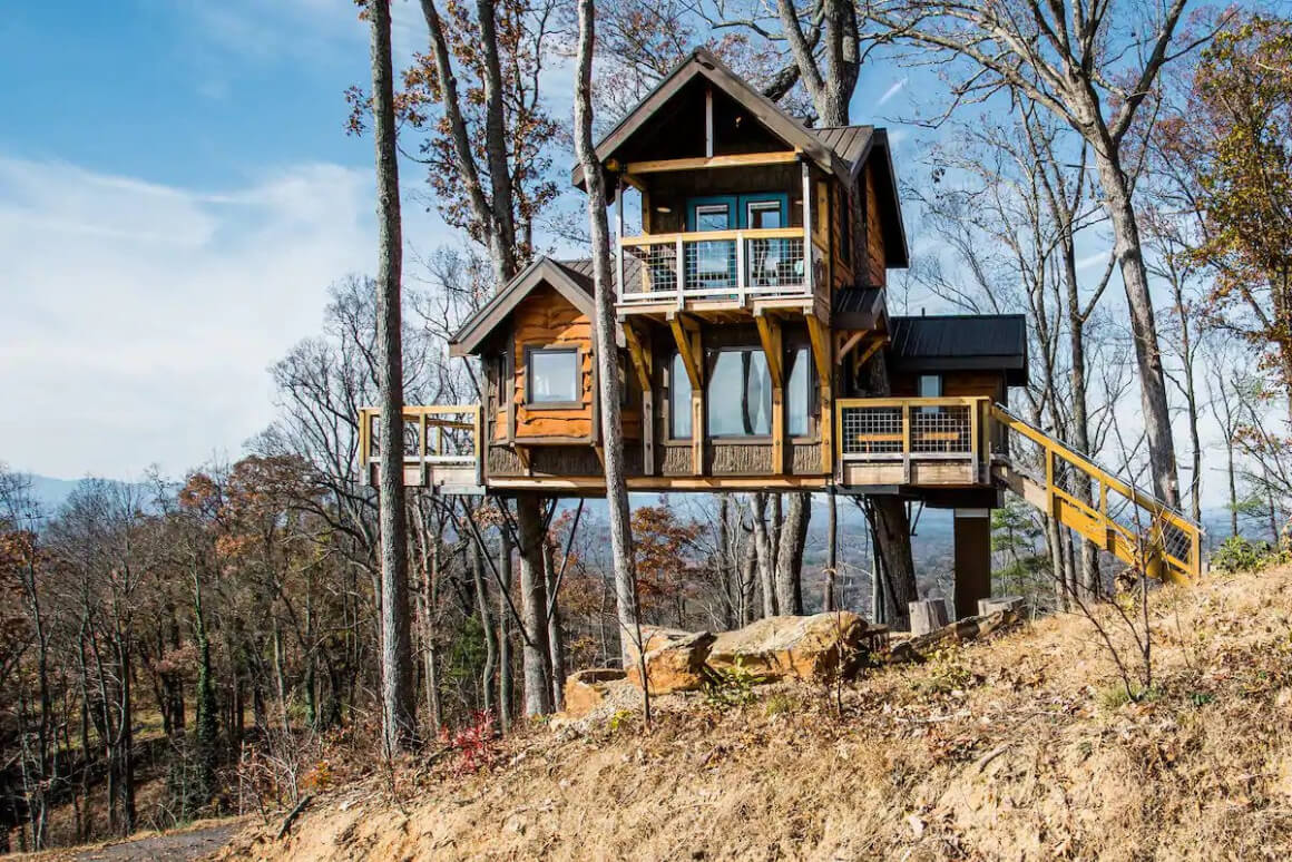 Whimsical and Secluded Treehouse Cabin