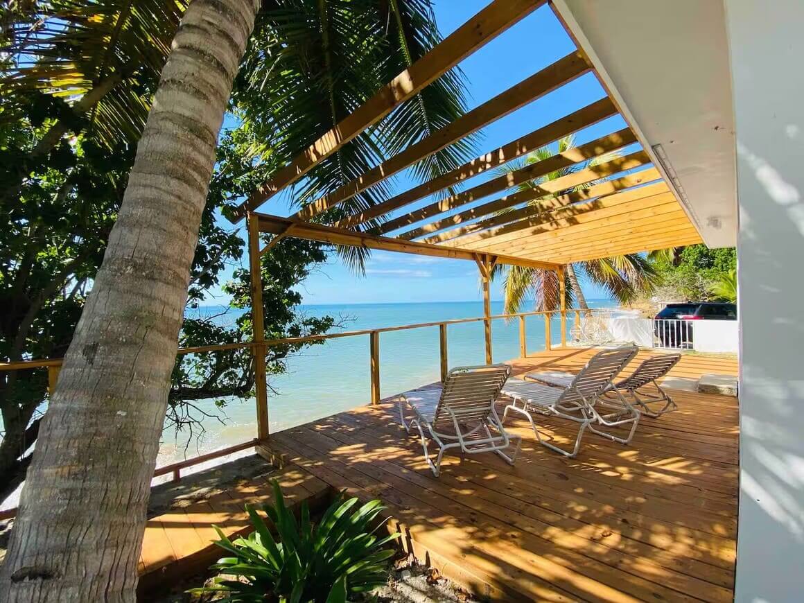 Cozy, private oceanfront beach house in Rincón