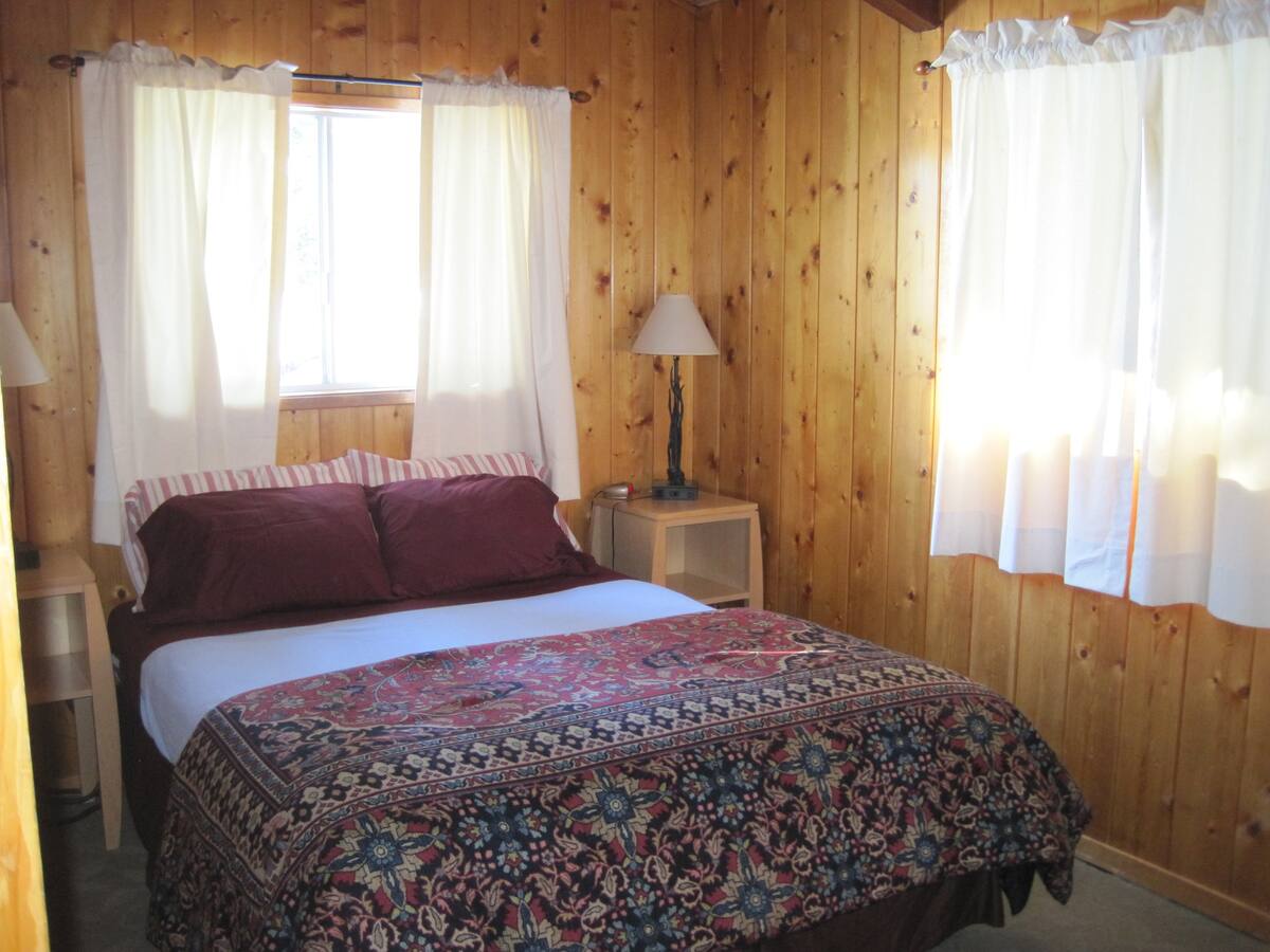 Vintage cabin Old Mammoth