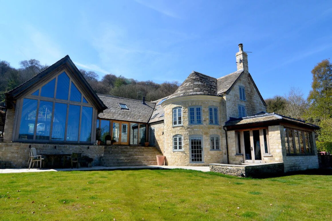 4 Bed Oak Cottage with Countryside Views