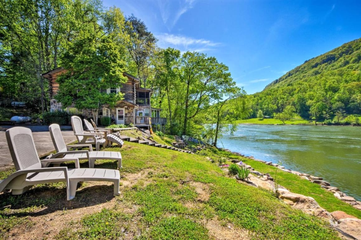 6 Bed River Cabin with Jacuzzi