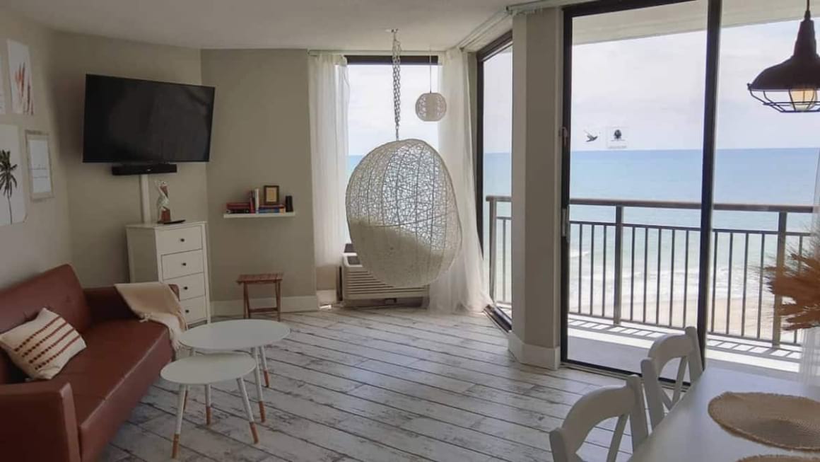 Bright and Modern 1 Bed Oceanfront Condo