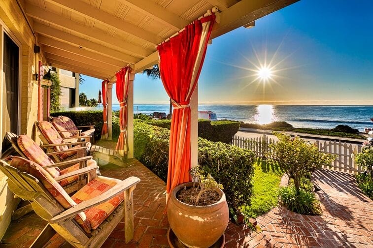 Charming 3 BR Oceanfront Cottage