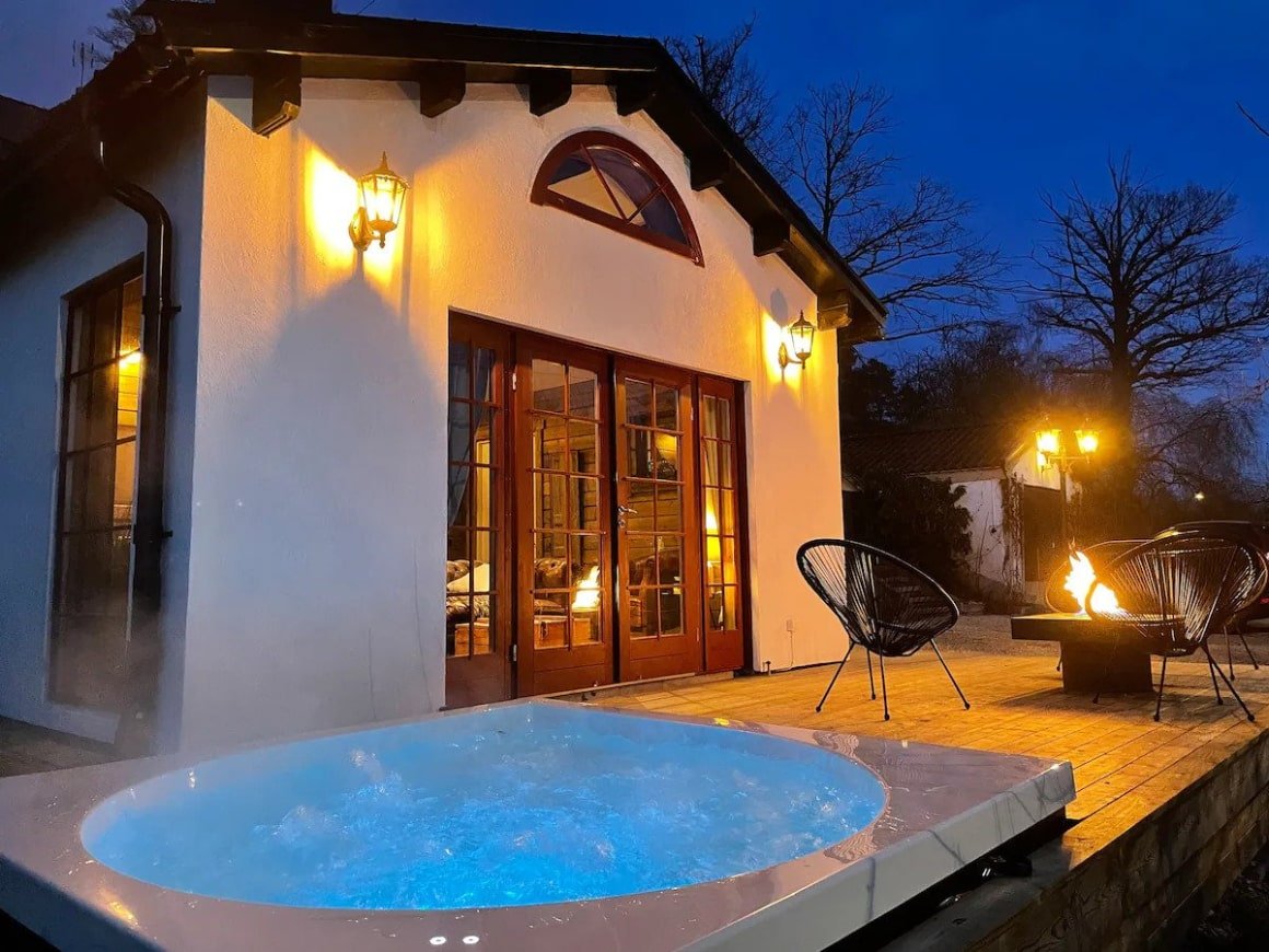 Cottage with Jacuzzi and Steam Sauna