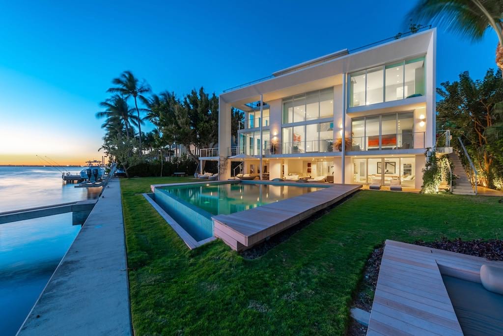 Extravagant Oceanfront 5 Bed Home with Pool