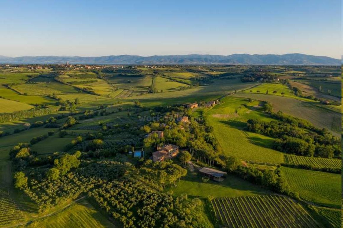 Help in a 16th Century Farmhouse Italy