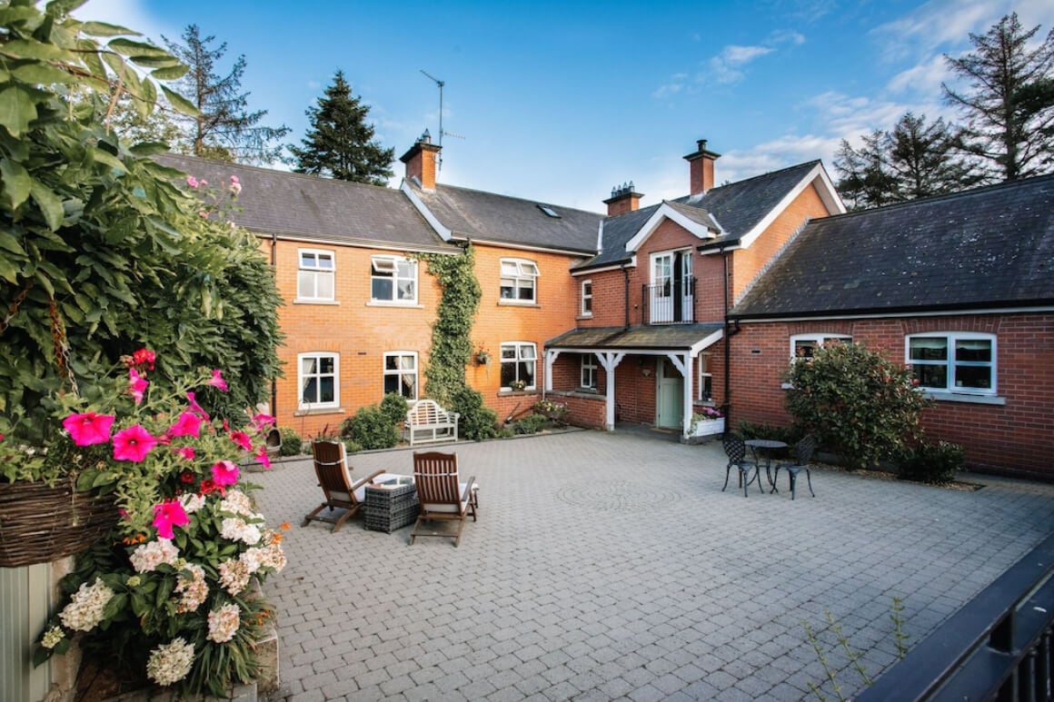 Lodge with Family Room and Courtyards