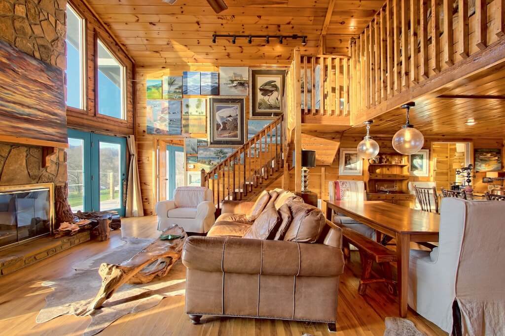 Luxury 2 Bed Cabin with Lake Views