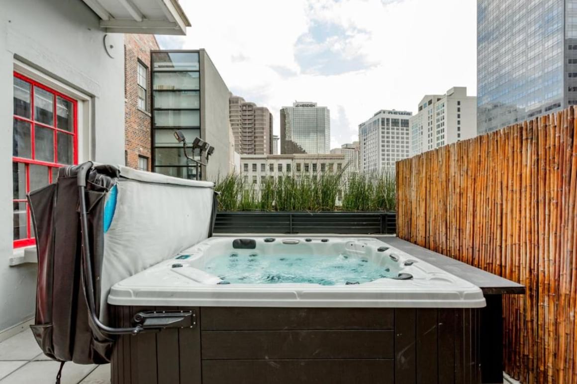 Modern Apartment with a Private Hot Tub