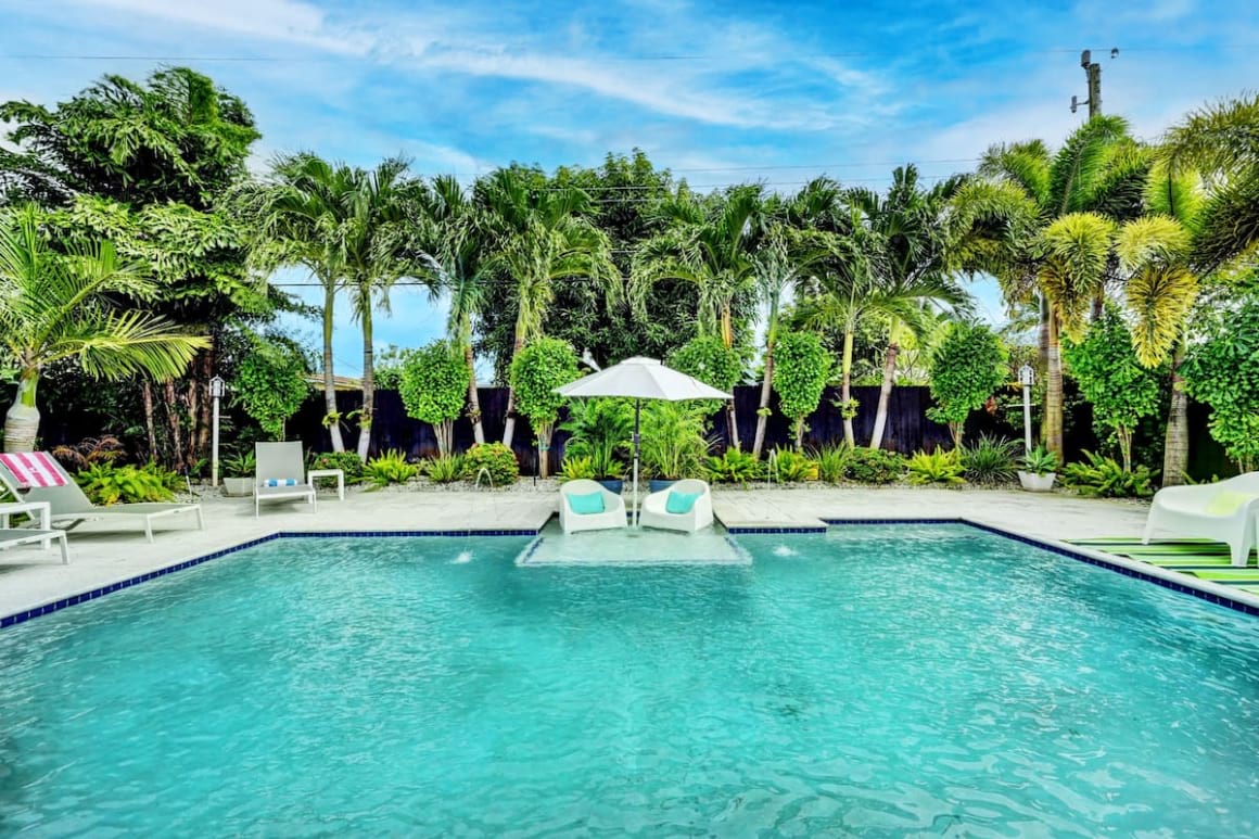 Oversized Luxury Heated Pool in a Modern Villa