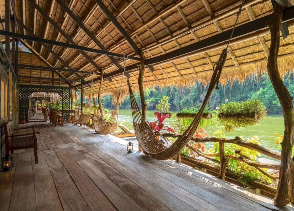Complejo de balsas en la selva del río Kwai