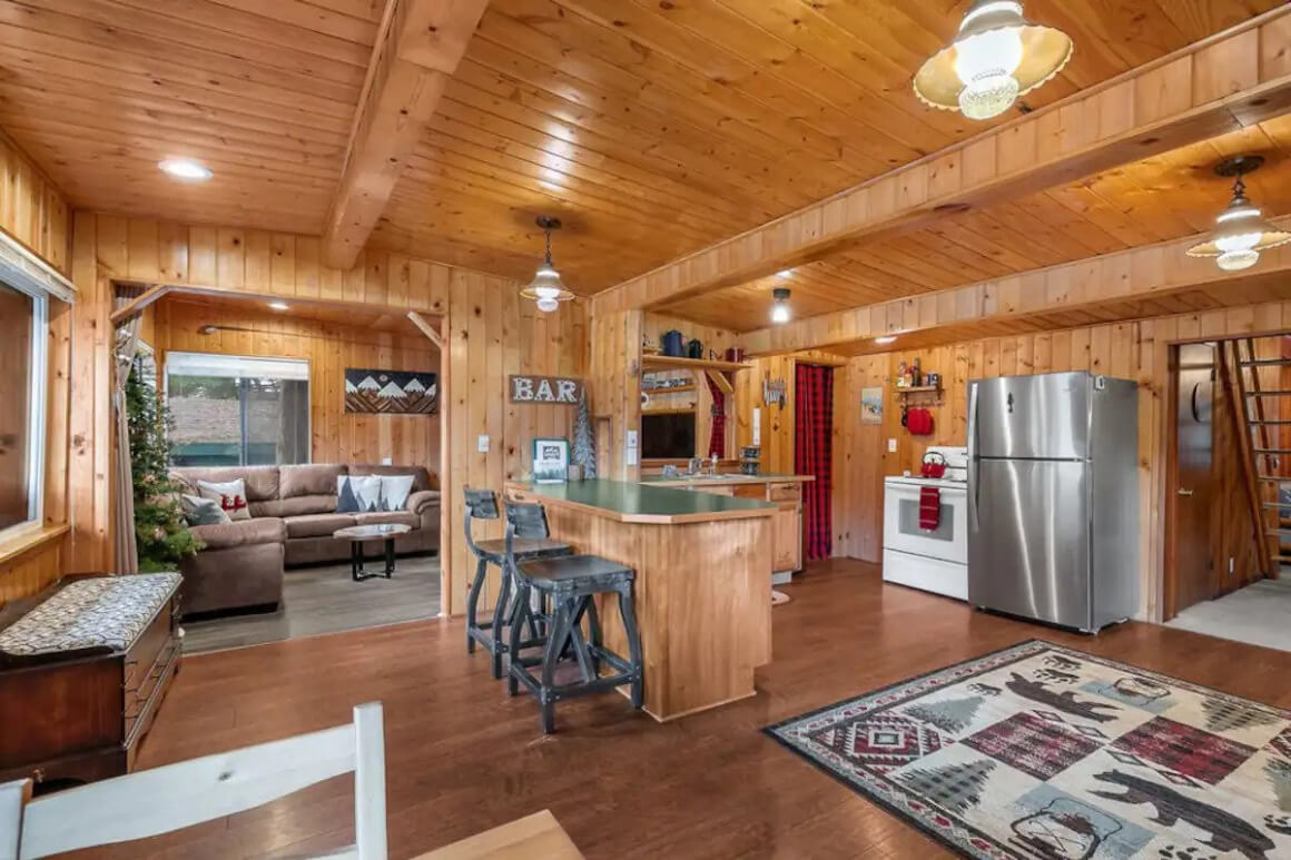 Riverside Cabin with Jacuzzi