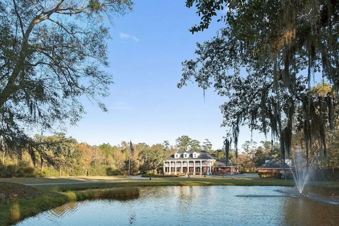 Stunning Stay in the Bayou Oaks Plantation