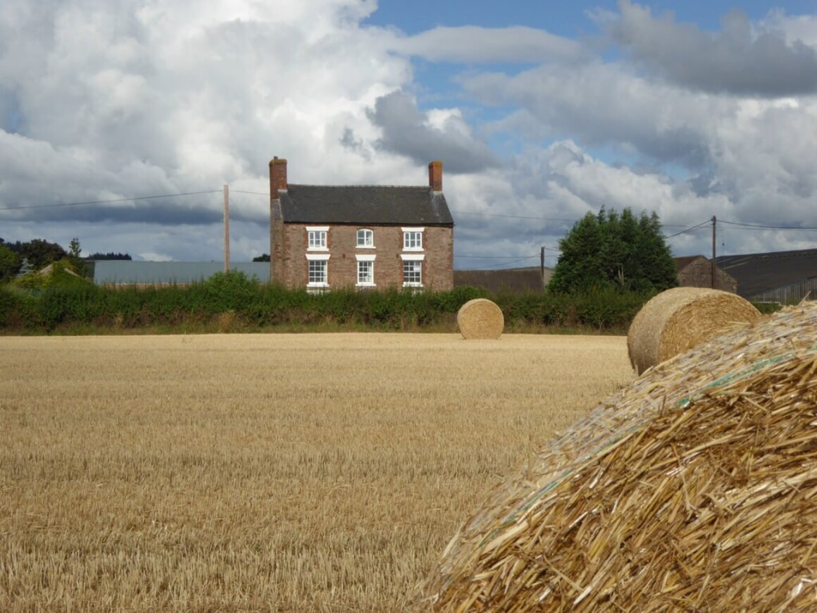 Trendy Farmhouse Lodge