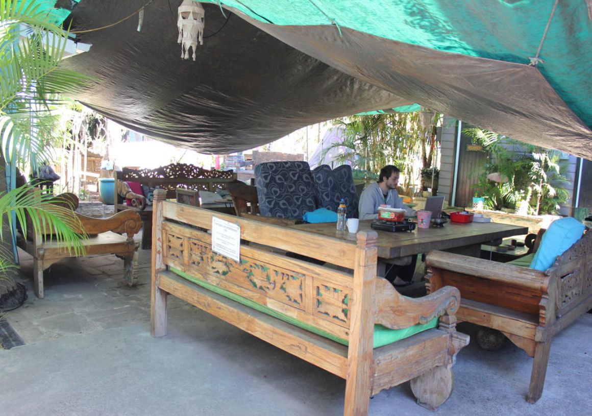 Volunteer at a Beachside Hostel Australia