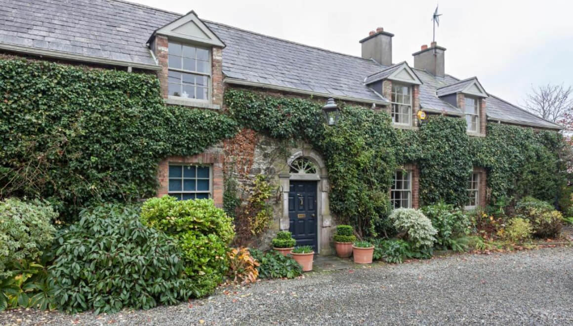 1700’s Period Inn with Manicured Gardens