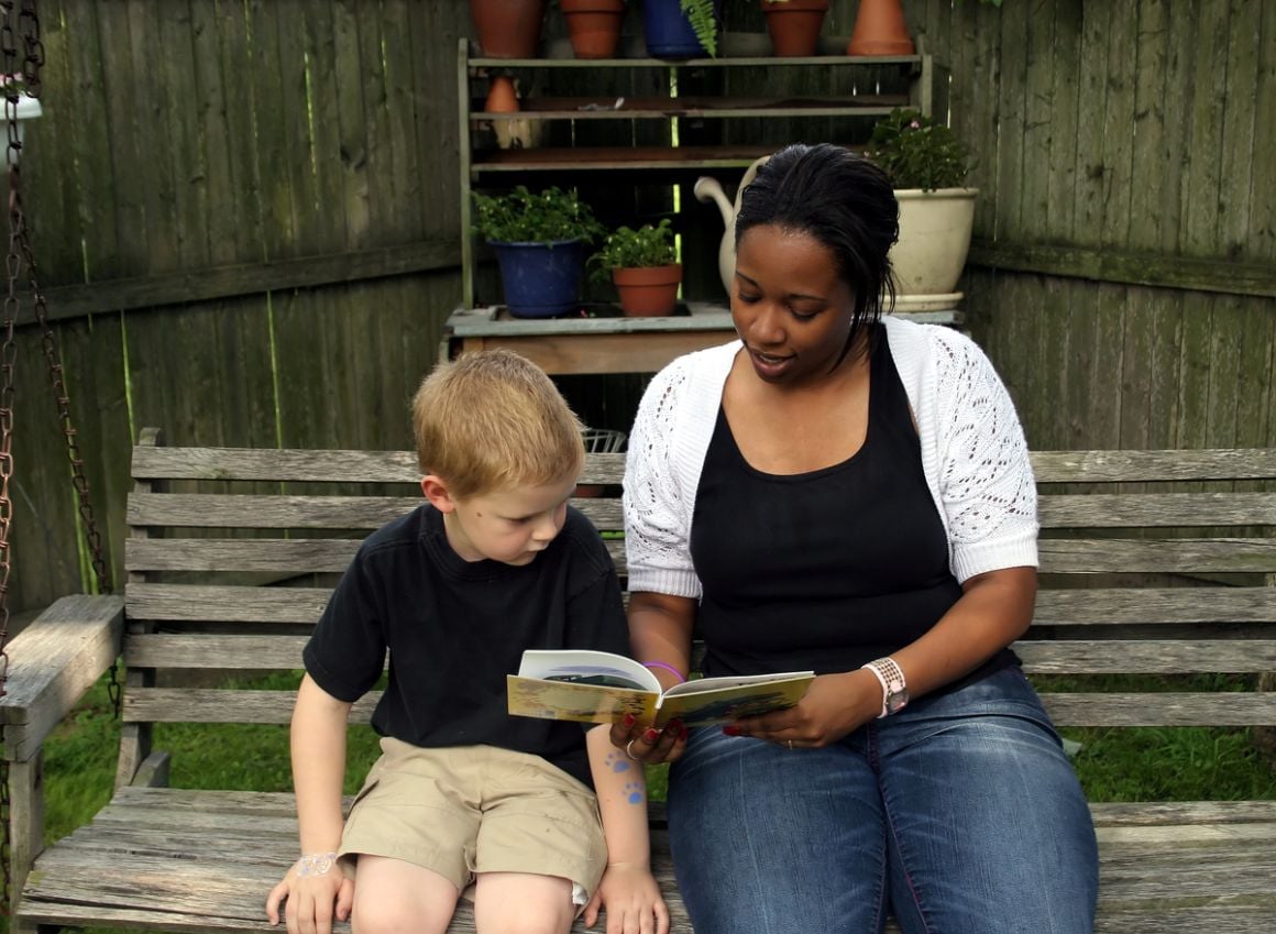 A,Boys,Babysitter,Reading,Him,A,Story.