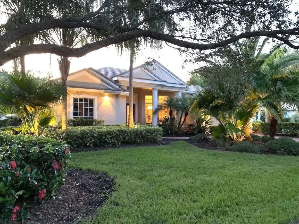 Beautiful 4 Bed Family Home with Pool Sarasota