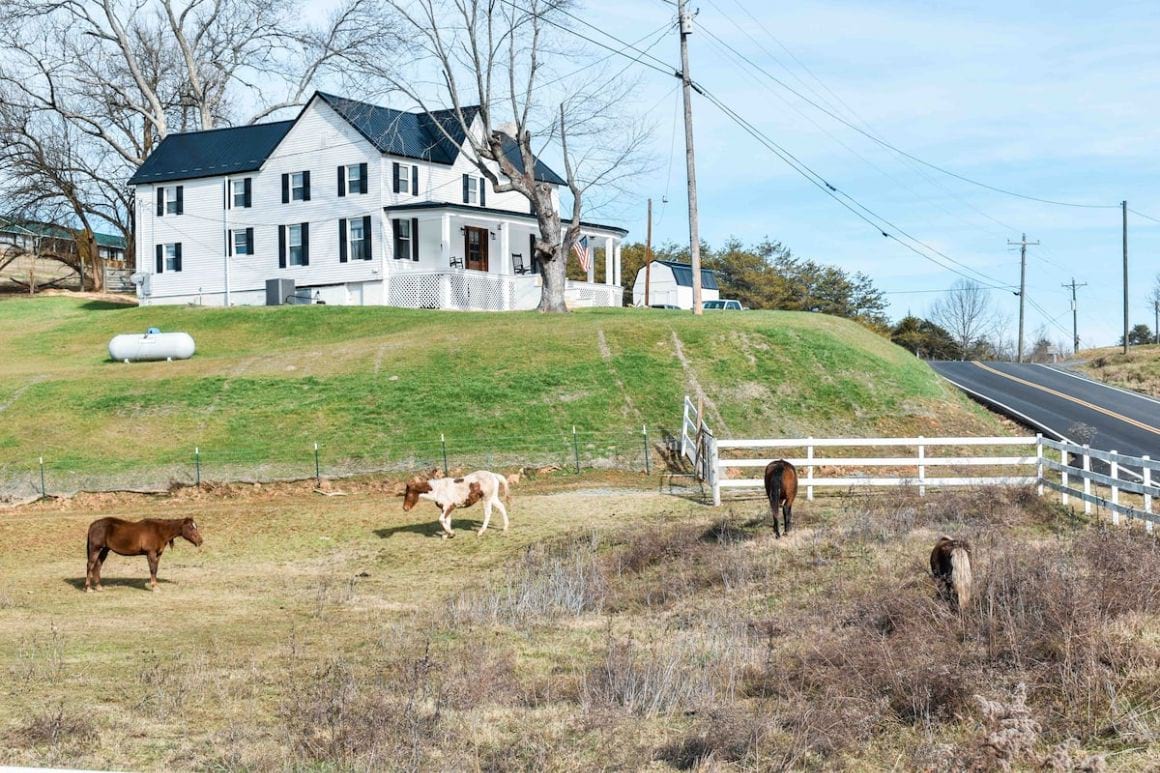 Beautiful 7 Bed Farmhouse with Original Interiors