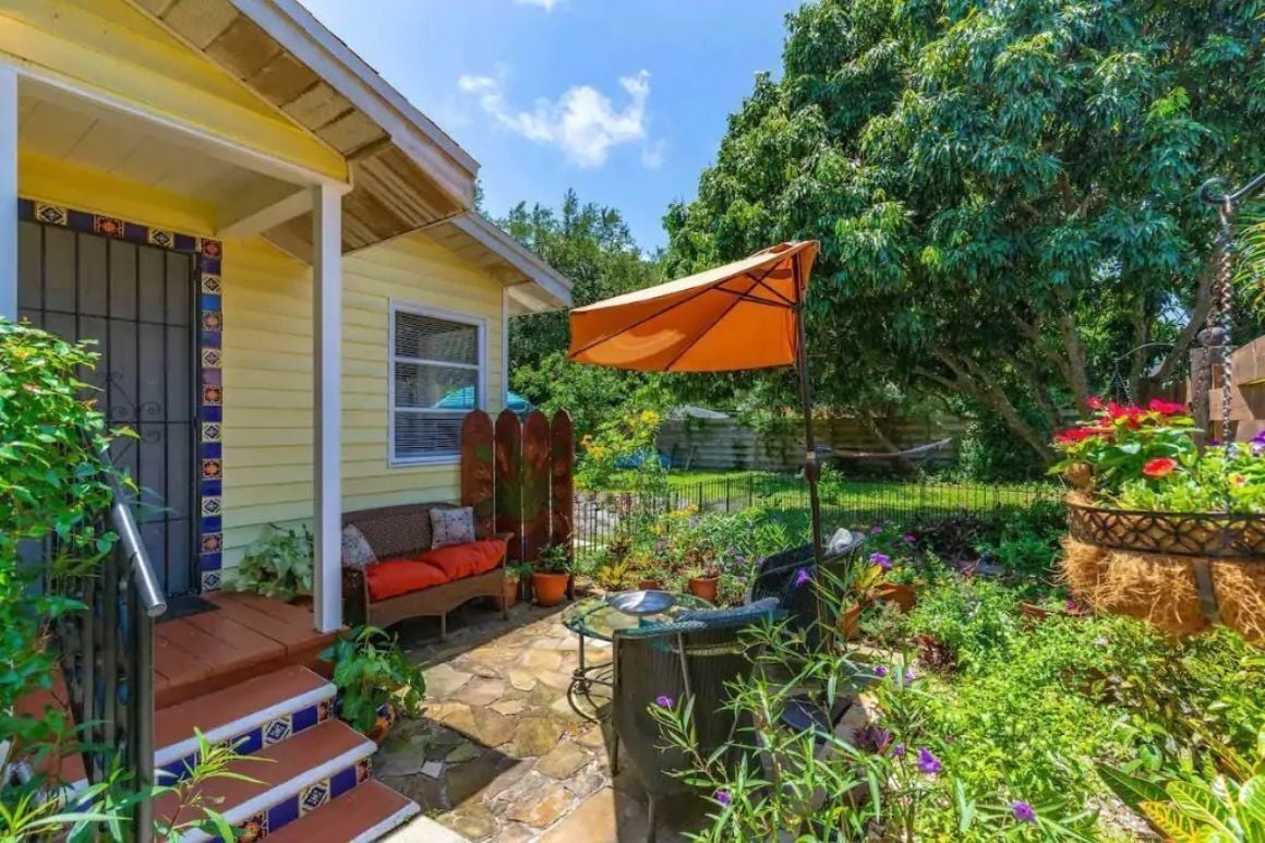 Charming 1 Bed Cottage with Garden and Parking Sarasota